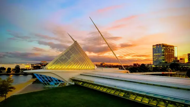 The Milwaukee Art Museum's winged building at sunset